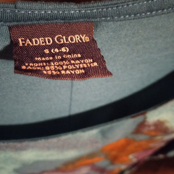 Artsty Back Button T Shirt - Picture 4 of 4